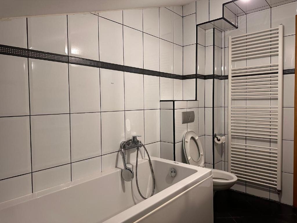 Rooms Near The Airport SJJ Eksteriør billede
